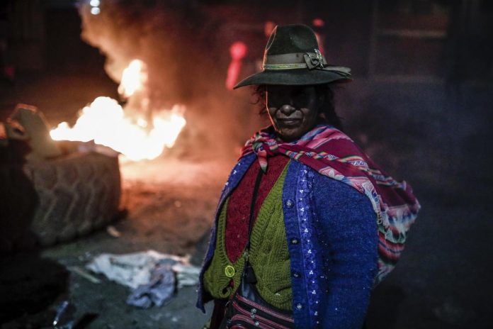 Al menos 12 heridos en protestas cerca de un aeropuerto peruano