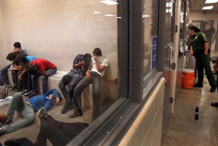 EE.UU. libera tras filtración a casi 3 mil migrantes que iban a ser deportados