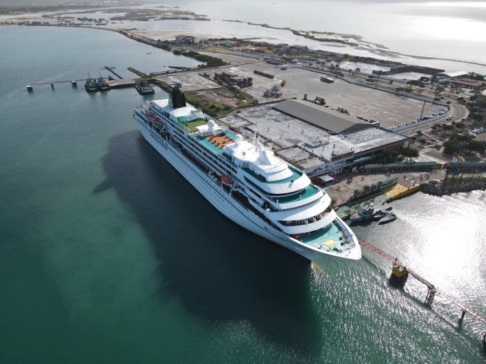 Autoridades negocian el regreso de cruceros del Caribe a los puertos del país