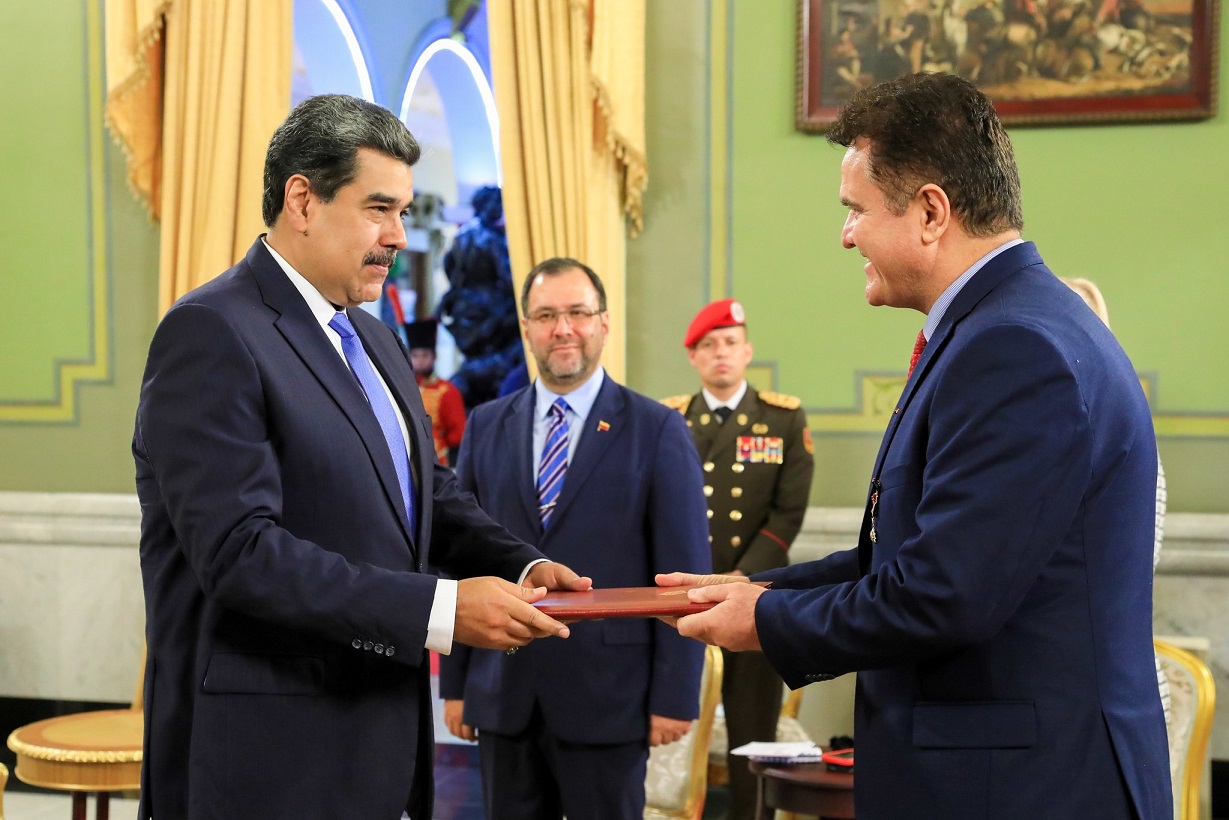 Nueva embajadora de Venezuela ante España está en "proceso de aprobación"