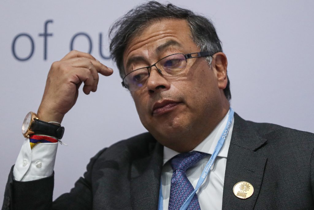 suspensión del canciller Álvaro Leyva