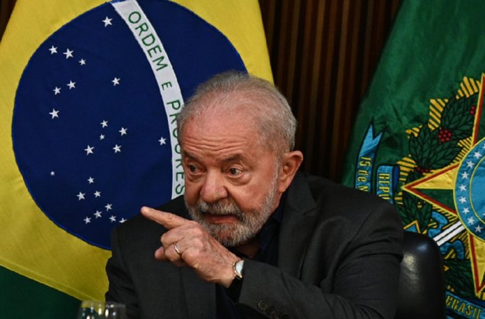 Lula empieza a limpiar de militares