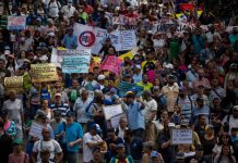 Empleados públicos iniciaron tercera semana de protestas exigiendo salario digno