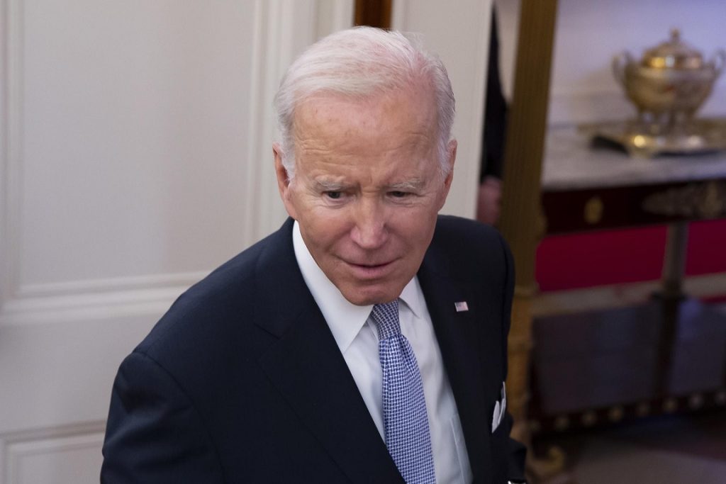 Departamento de Justicia halla más documentos clasificados de Biden
