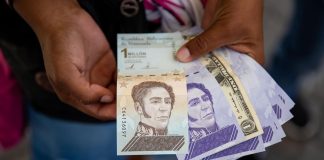 El bolívar pierde la quinta parte de su valor frente al dólar en enero