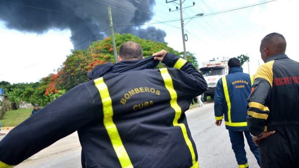 Embajada de Estados Unidos dona equipos al Cuerpo de Bomberos de Cuba