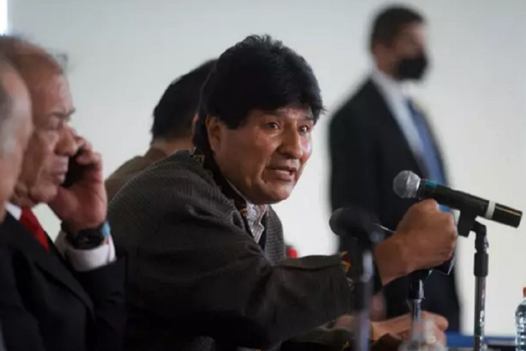 Afines a Morales retienen y agreden a periodistas y policías en un operativo de desbloqueo