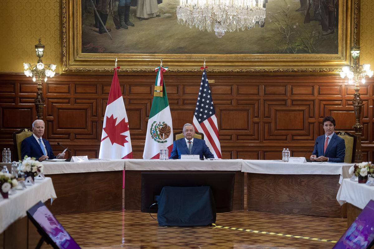 Biden presume reducción de flujo de migrantes a EE.UU. tras nueva política