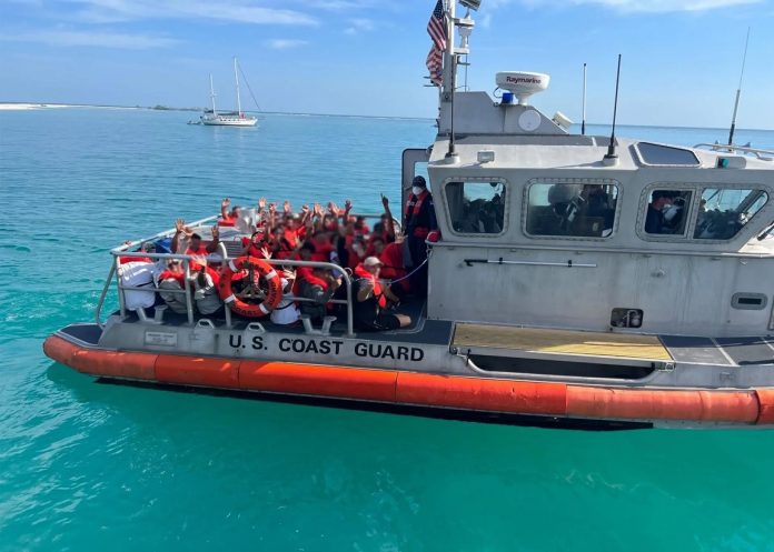 Florida activa a la Guardia Nacional para enfrentar ola migratoria por mar