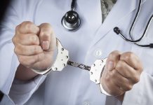 Dos médicos de Florida condenados por defraudar 31 millones al Medicare