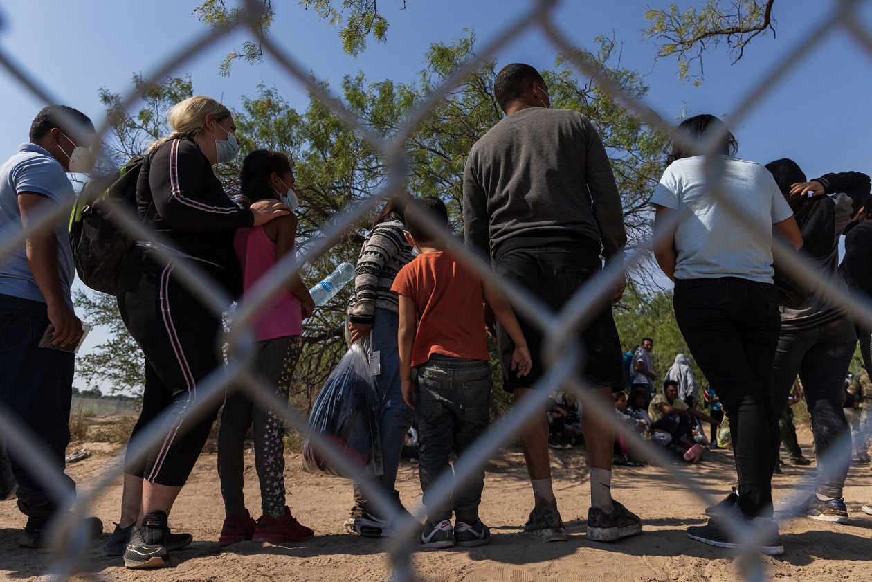 Fiscales de 20 estados de EE.UU. piden a una corte congelar programa migratorio humanitario