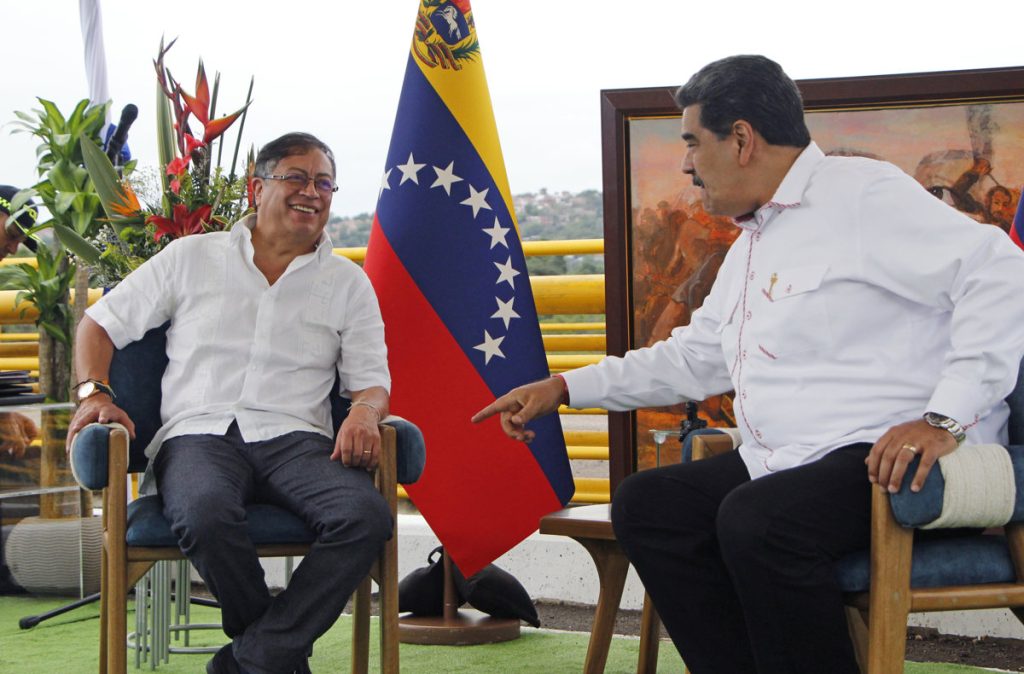 Vuelve Petro a Venezuela