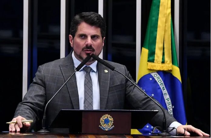 Senador acusó a Bolsonaro