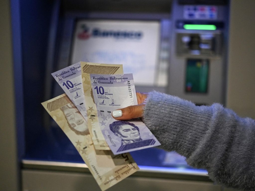El bolívar perdió 5% de su valor frente al dólar en julio