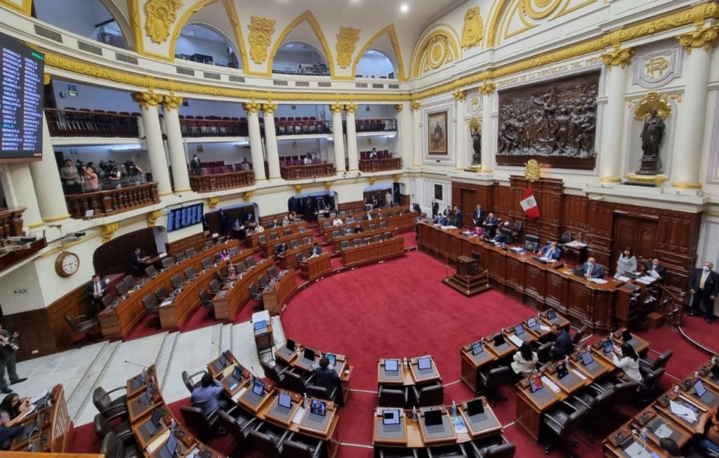 Congreso de Perú abre la puerta para analizar nuevamente adelanto electoral