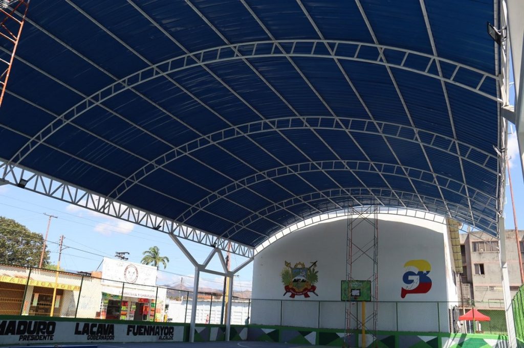 Reinauguraron cancha deportiva