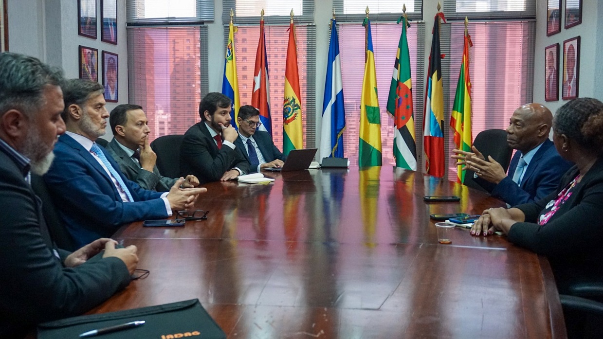 Banco de Desarrollo del Caribe evalúa en Caracas proyectos en pro de región
