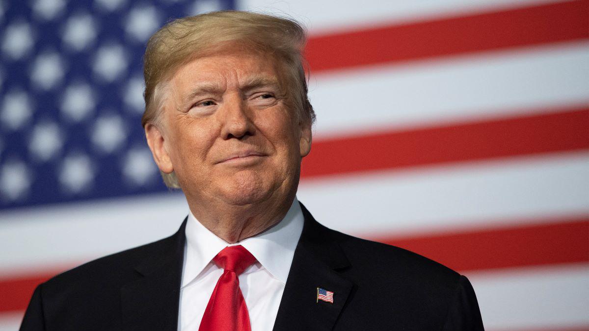 Daniels deberá pagar honorarios legales a Trump en su demanda por difamación