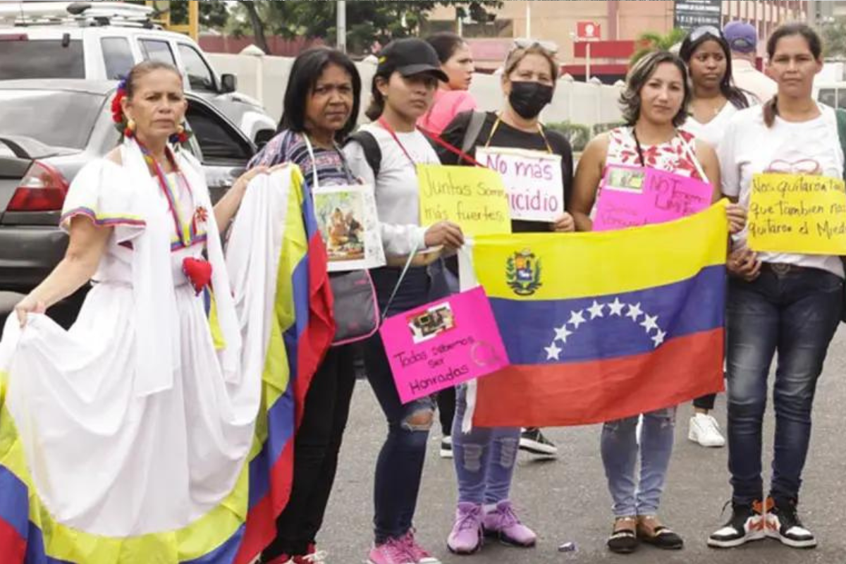 Frente Amplio de Mujeres