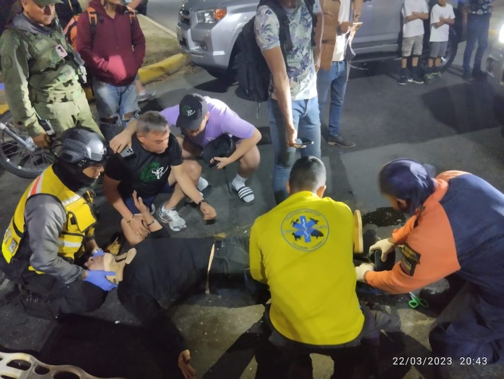 Motorizado se fracturó la rodilla tras colisionar en Naguanagua