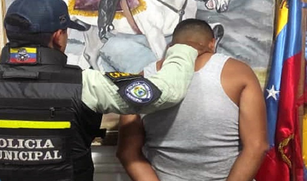 Policía de Puerto Cabello detuvo a sujeto que acosaba a unas adolescentes en Playa Sonrisa