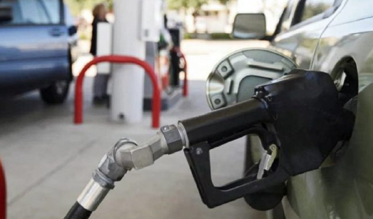 Lacava asegura que la distribución del combustible “fluye normalmente”