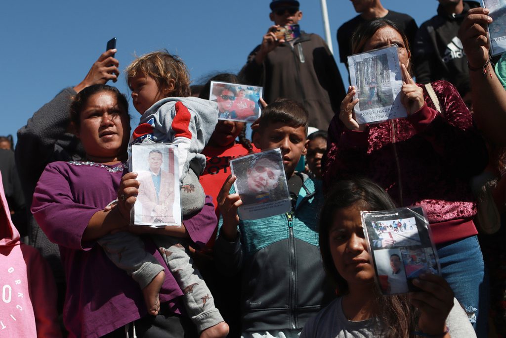 A un mes del incendio en estación migratoria de México, migrantes realizan vigilia