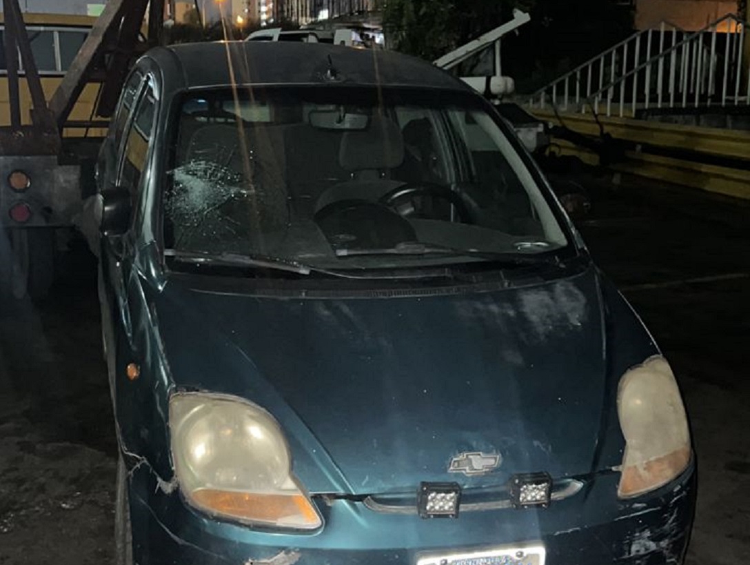Conductor embistió una bicicleta y generó caos durante una procesión del Nazareno en Valencia