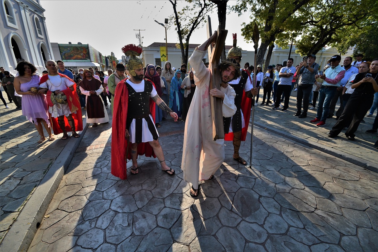 Comunidad teatral y religiosa de Valencia escenificó el Viacrucis Viviente este viernes