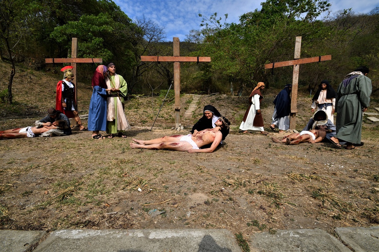 Comunidad teatral y religiosa de Valencia escenificó el Viacrucis Viviente este viernes