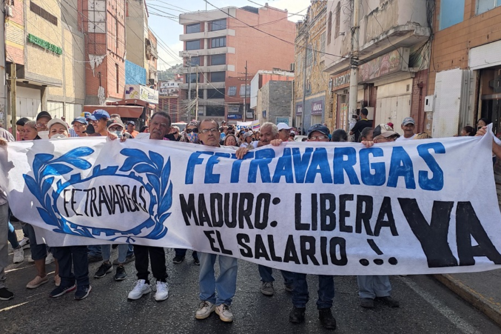 Maestros protestan en La Guaira