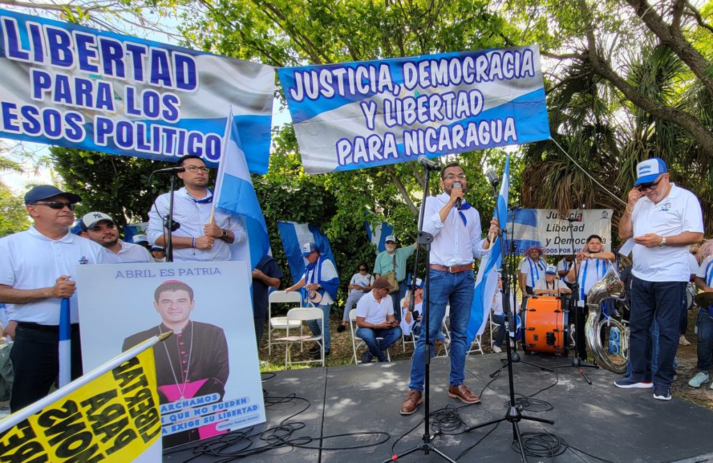 ¿Cuántos tiranos alcanzan en una vida?, se pregunta escritora nicaragüense Gioconda Belli desde el exilio