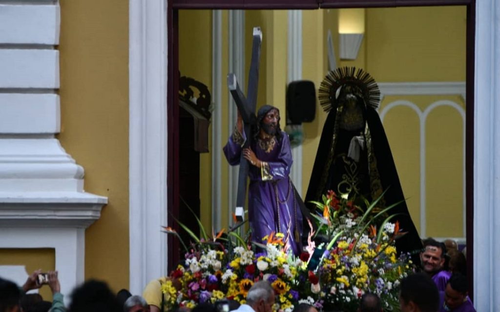 Tres comunidades parroquiales se unieron en la Procesión del Nazareno en Valencia