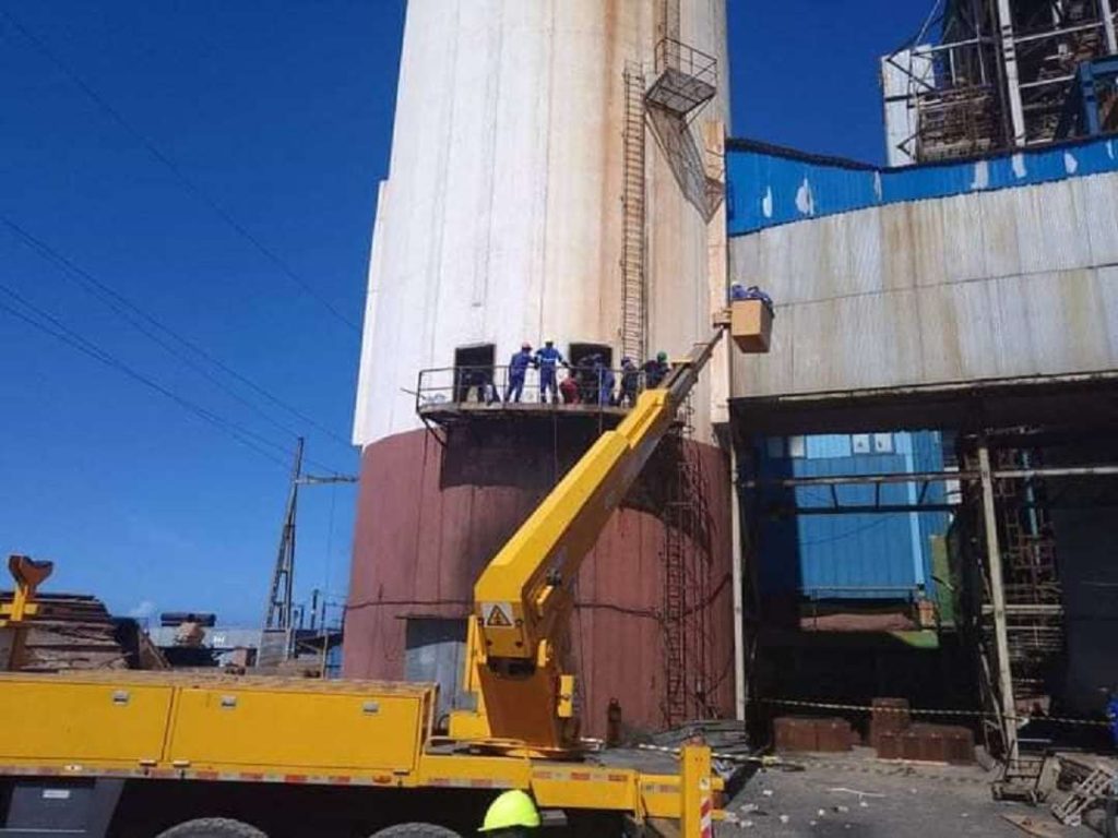 Un muerto y un atrapado tras un derrumbe en una central térmica de Cuba