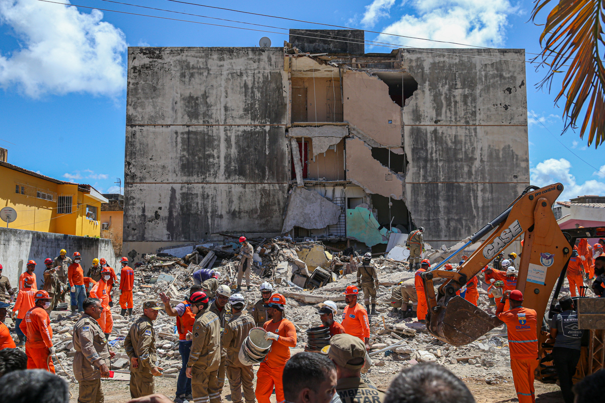 Desplome de edificio residencial en Brasil deja al menos cinco muertos