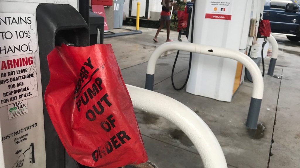 Florida distribuye 500 mil galones de combustible para paliar la escasez