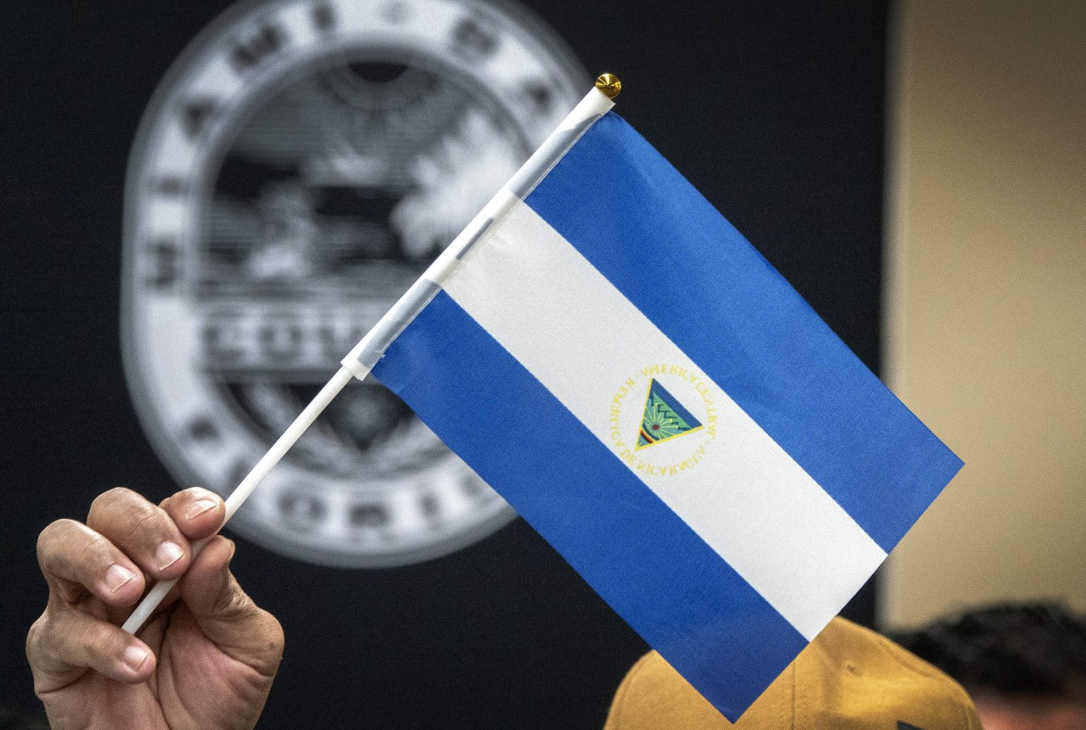 Periodistas exiliados dicen que el jefe del Ejército de Nicaragua les declaró la guerra