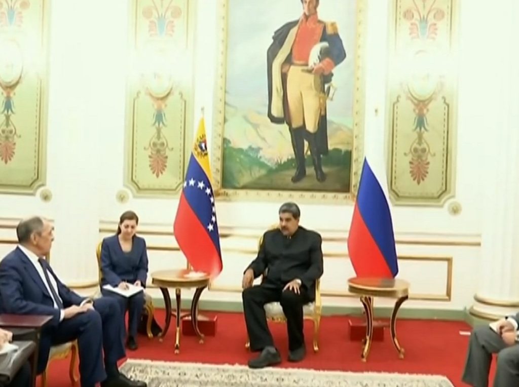 Lavrov cerró su visita a Caracas con una reunión privada con Maduro