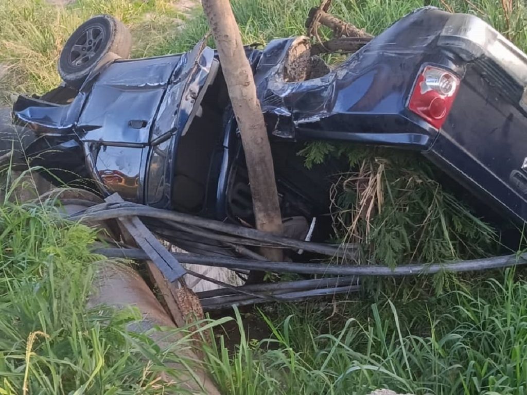 Volcamiento en la vía de Flor Amarillo dejó a un hombre con lesiones múltiples
