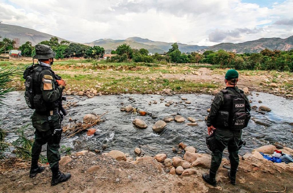 Desplegados más de mil 300 policías en zonas fronterizas con Colombia