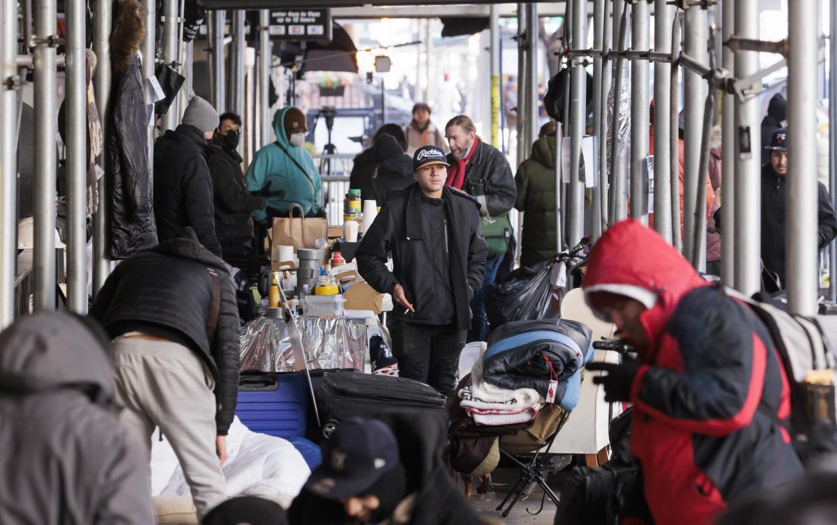 Consejo de Nueva York aprueba medidas para dar más espacio en los refugios a los migrantes venezolano