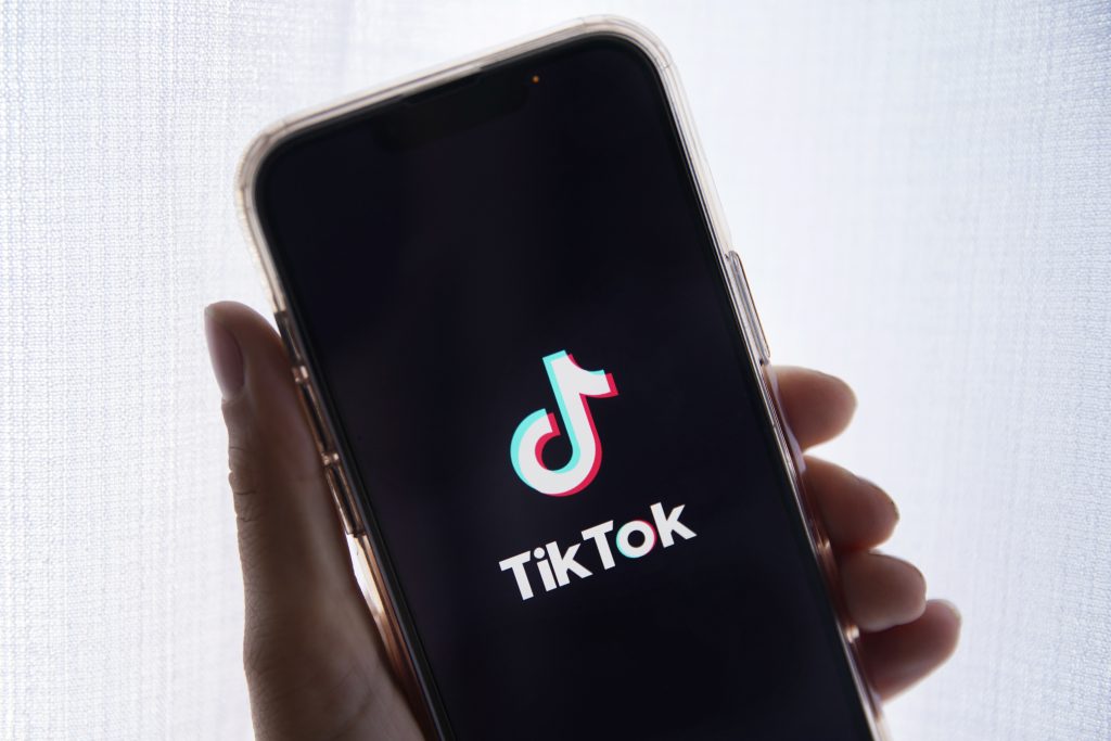 El presidente estadounidense, Joe Biden, podría promulgar una legislación para forzar a la china ByteDance a vender TikTok a un inversor estadounidense o salir del país.