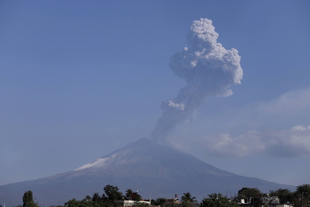 Emergencia volcánica en torno al Popocatepetl provoca nuevo golpe comercial en el centro de México