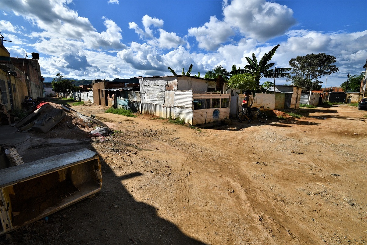 Inundados de problemas y sin solución a la vista sobreviven vecinos de Villa Paraíso (+Fotos)