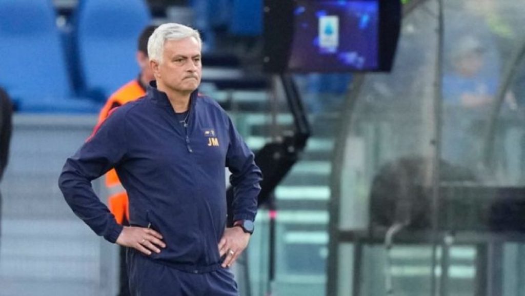 Cuatro partidos de sanción a Mourinho