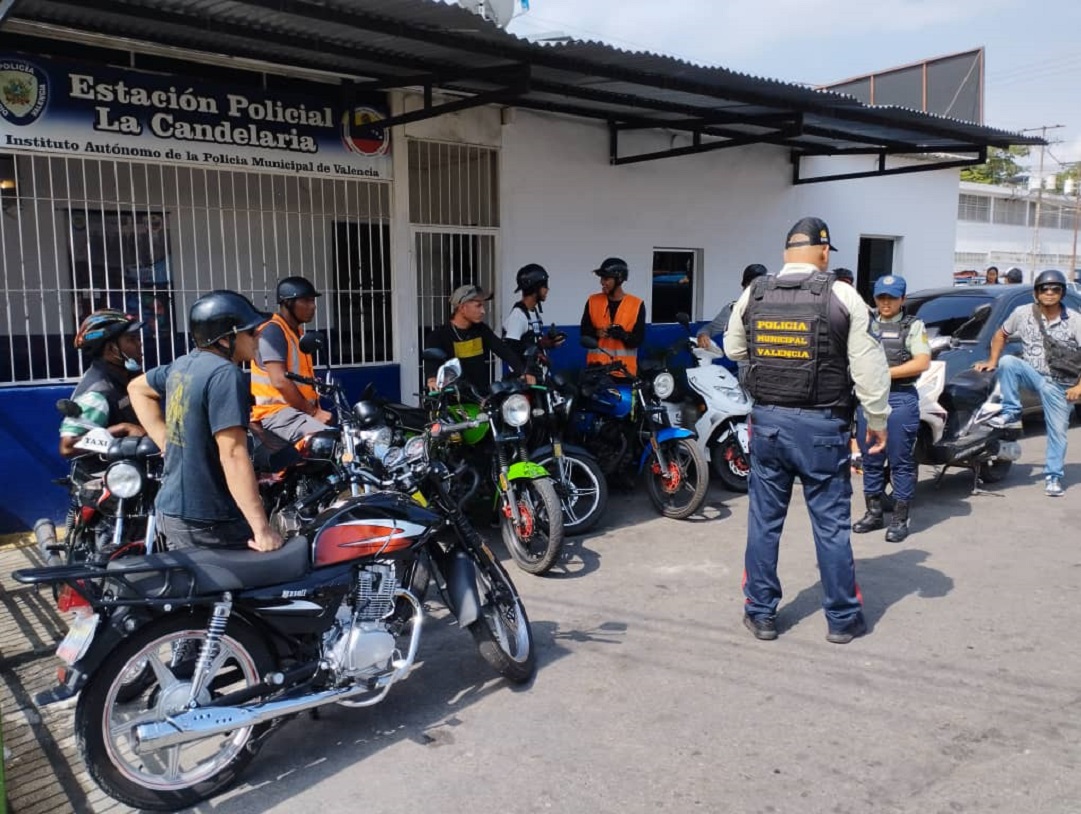 Policía Municipal de Valencia continúa charlas de concientización para motorizados
