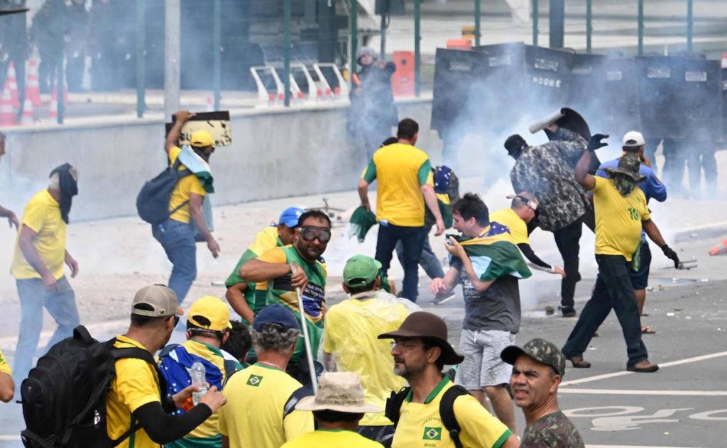 Penas de entre cinco y nueve años de cárcel a dos bolsonaristas por poner explosivo en Brasilia