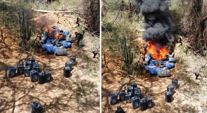 Efectivos militares destruyen un depósito de combustible usado por narcotraficantes