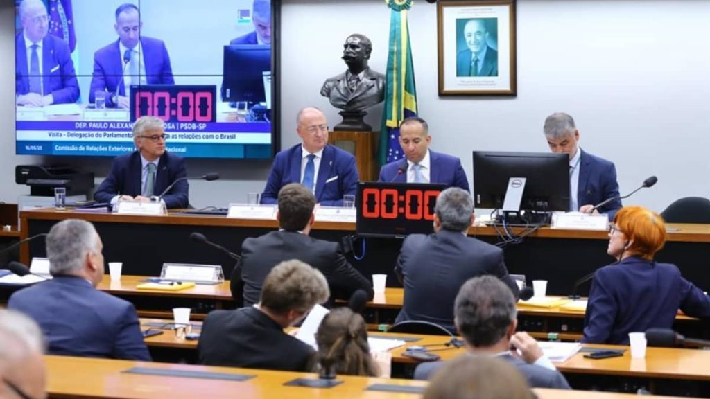 Comisión del Congreso brasileño aprobó moción de repudio a la visita de Maduro