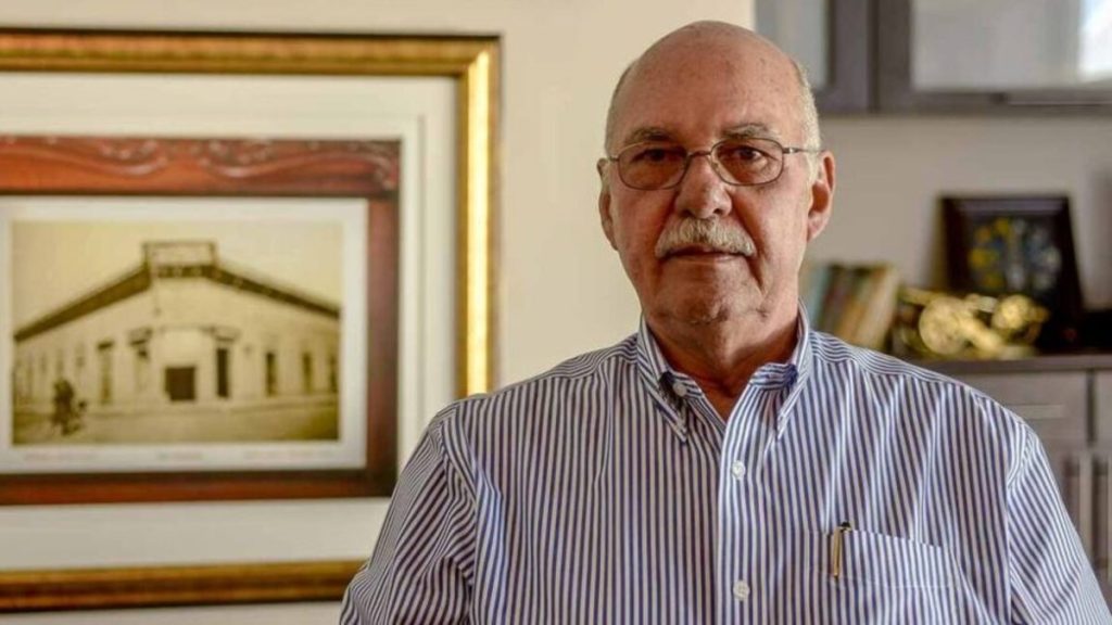 Cristiani, cuyo paradero se desconoce, gobernó El Salvador con la bandera de la derechista Alianza Republicana Nacionalista en la última etapa de la guerra civil. Foto: El Salvador Now.
